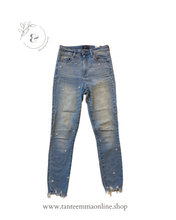 Load image into Gallery viewer, Jeans - embroidered flowers - Abercrombie & Fitch - Size 27