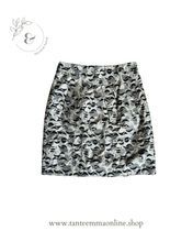 Load image into Gallery viewer, Silk skirt - white with black design - woman - spring summer - size 38
