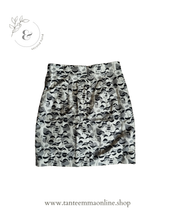 Load image into Gallery viewer, Silk skirt - white with black design - woman - spring summer - size 38
