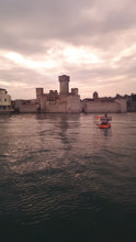 Carica l&#39;immagine nel visualizzatore di Gallery, SUP Tour intorno alla Penisola di Sirmione
