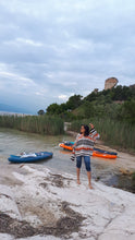 Carica l&#39;immagine nel visualizzatore di Gallery, SUP Tour intorno alla Penisola di Sirmione
