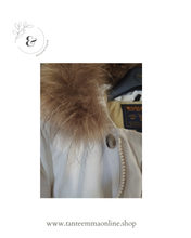 Carica l&#39;immagine nel visualizzatore di Gallery, White hooded Parka - in real good conditions - woman - fall winter - Woolrich - size 44/46 Tante Emma Online
