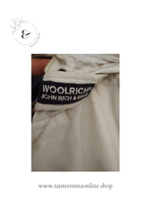 Carica l&#39;immagine nel visualizzatore di Gallery, White hooded Parka - in real good conditions - woman - fall winter - Woolrich - size 44/46 Tante Emma Online
